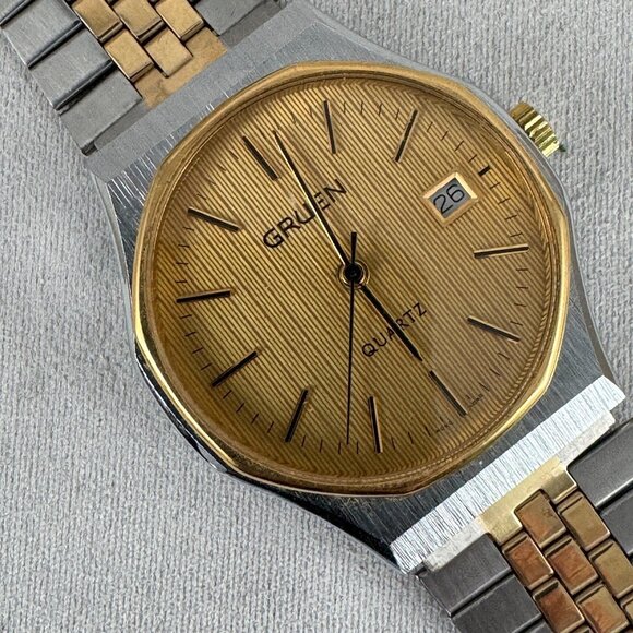 vintage Gruen Sport analog watch features a two-tone Gold & silver quartz design - Picture 5 of 8
